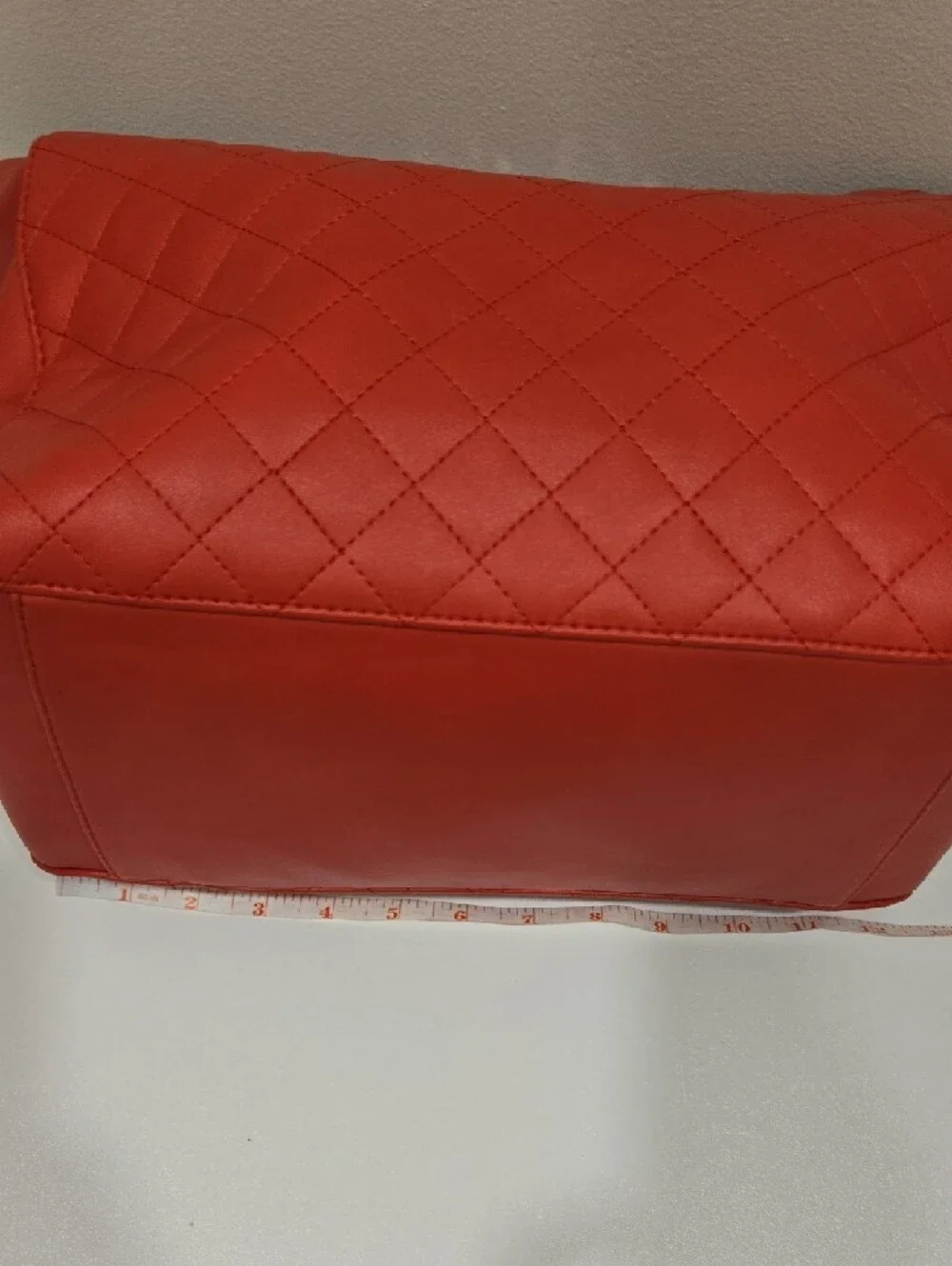 Badgley Miscka Red Quilted Tote Bag with Gold Chain Handles And Heart Key Chain - Picture 11 of 16